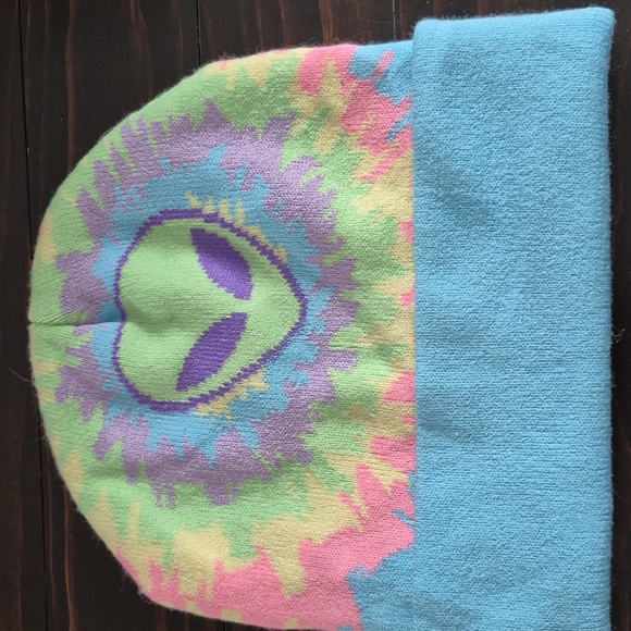 NWOT Loungefly ALIEN TIE DYE WATCHMAN BEANIE - Picture 3 of 7